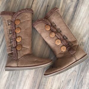 Brown boots fur lined 4 buttons